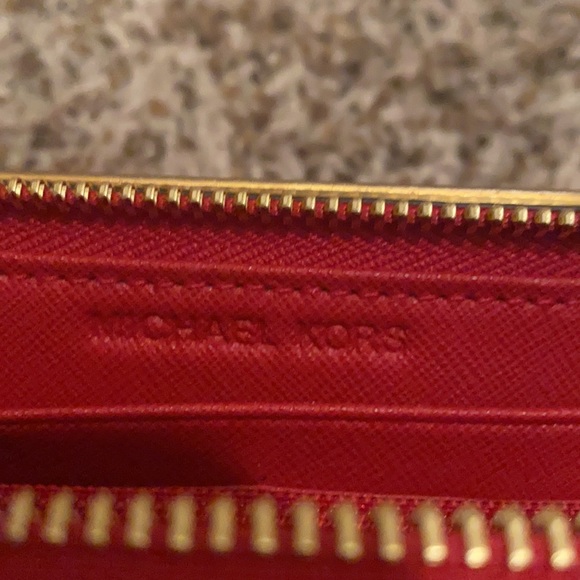Michael Kors Red Jetset Travel Specchio Leather Zipper Wallet - Picture 10 of 13
